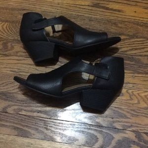 Size 9 Black Natural Soul open toe sandals